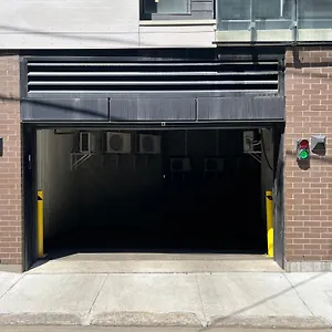 Initial / Fleuriste +parking / Centre-ville Qc Apartment